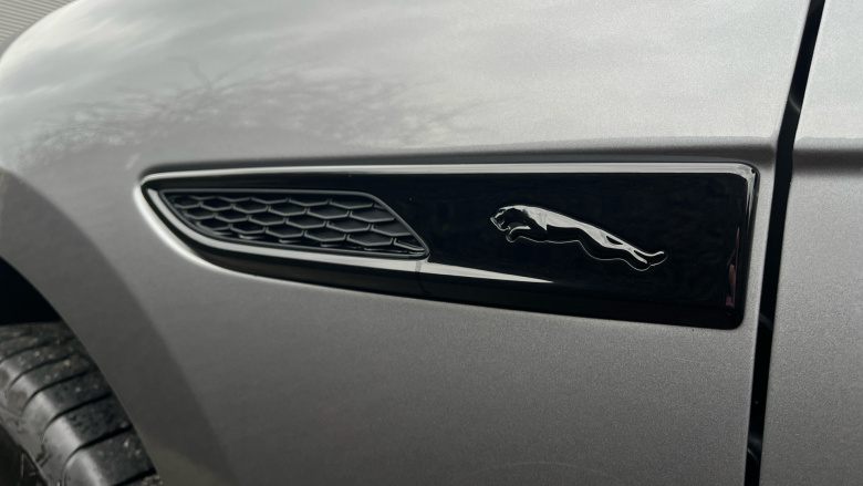 Jaguar F-Pace 2.0 D200 R-Dynamic Black 5dr Auto AWD Diesel Estate